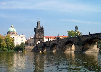 Karl�v most z Vltavy.